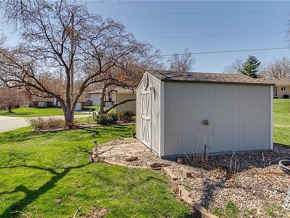 5th image of 1502 Safari Dr