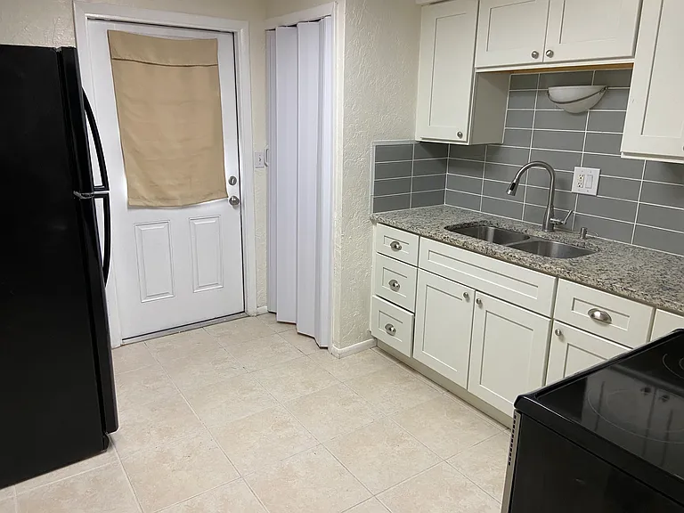 216 Orchard St #B — Photo 11