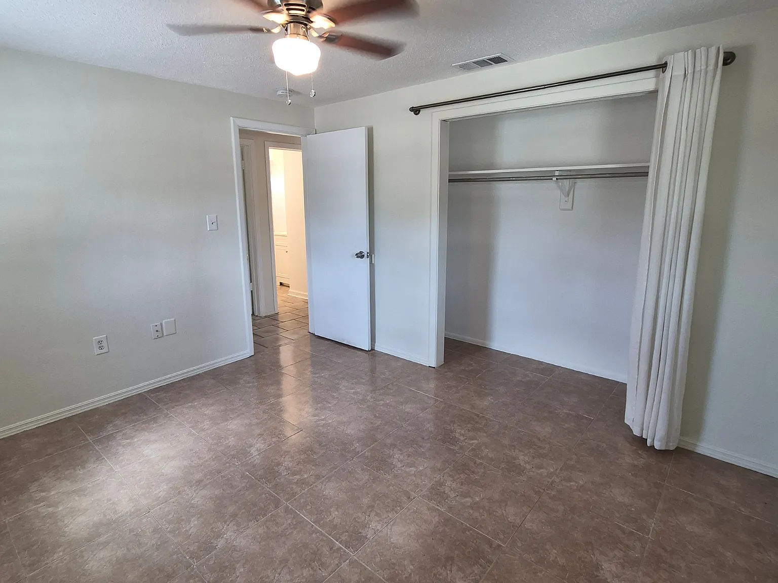 2 bed, 750 sqft, $1,600 — Photo 3