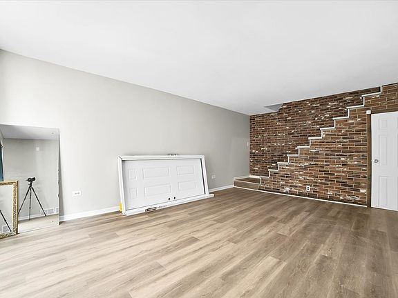 3rd image of 9835 S Harlem Ave APT T