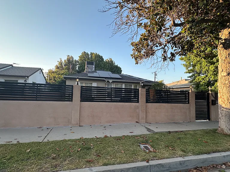 16661 Magnolia Blvd — Photo 4