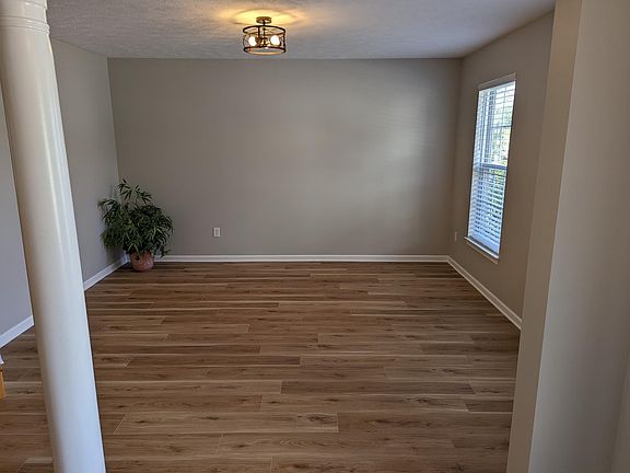 3rd image of 592 Brookline Ct