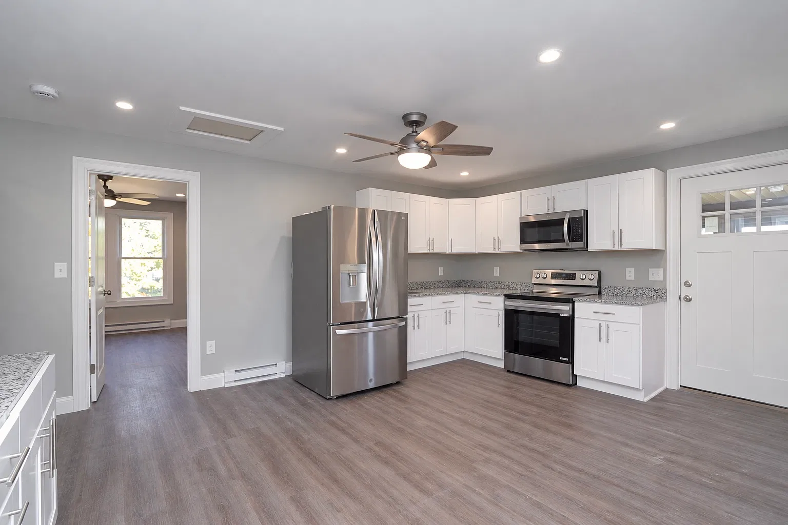 2 bed, 1050 sqft, $1,700 — Photo 3