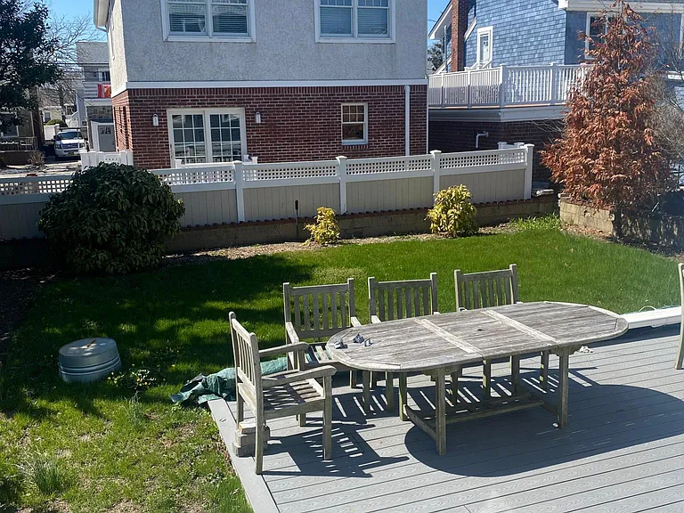 111 Lynbrook Ave — Photo 5