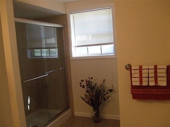 5th image of 945 Forest Dr SE