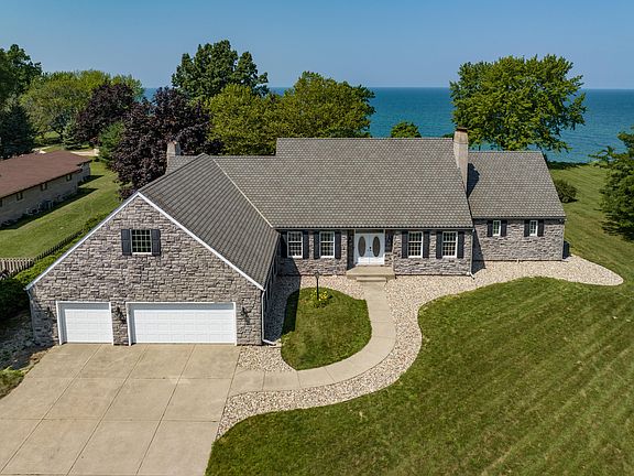 4th image of 3300-3292 S Lakeshore Dr