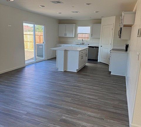 5th image of 2105 Coulter Ln
