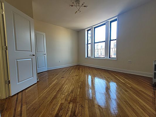 3rd image of 433 Rogers Ave #I