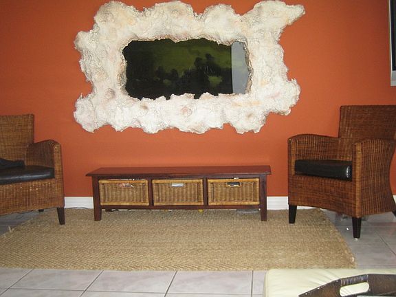 living room and 2 sided fish tank