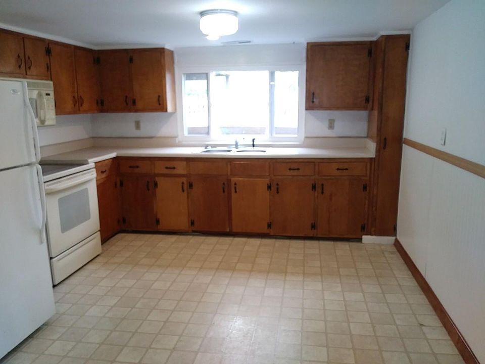 2nd image of 170 Ridge Rd #B