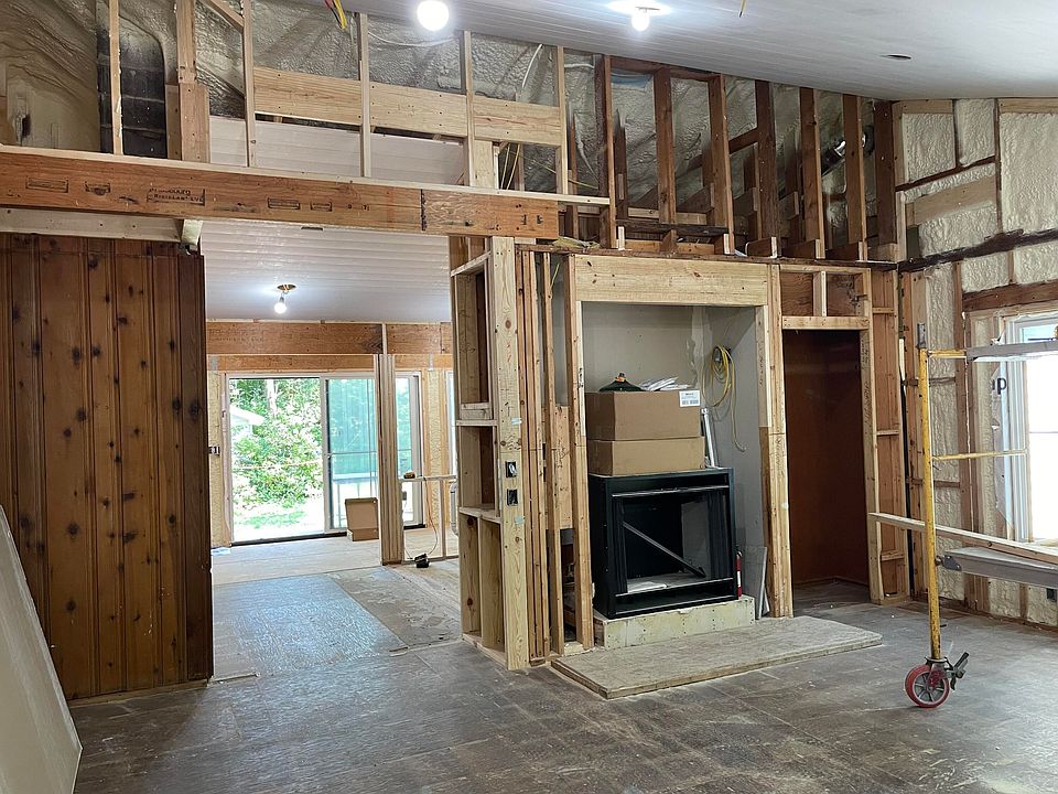 2nd image of 3838 Ponchartrain Dr