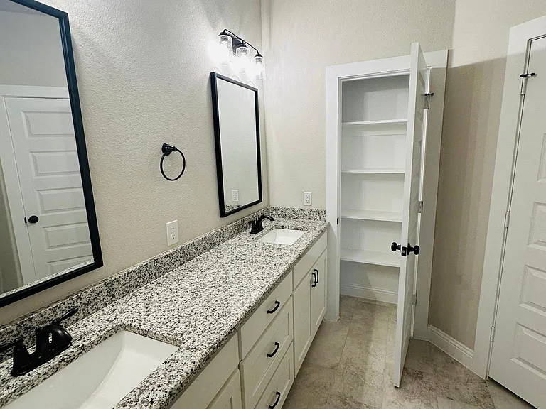 4104 Avion Dr — Photo 12