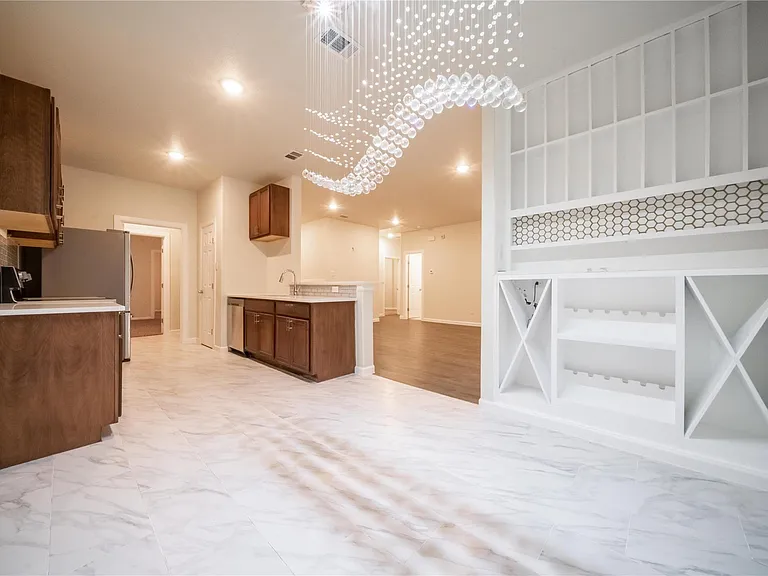 3239 Pine St — Photo 11