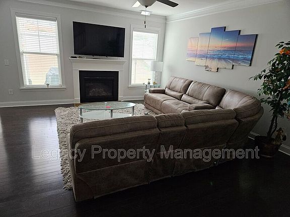 3rd image of 1009 Brockton Dr