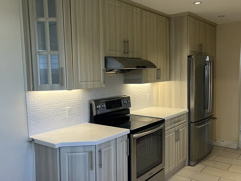 1166 McBride Ave #UPPER — Photo 17