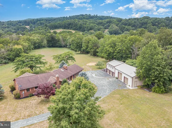 214 Maple Grove Rd, Hanover, PA 17331