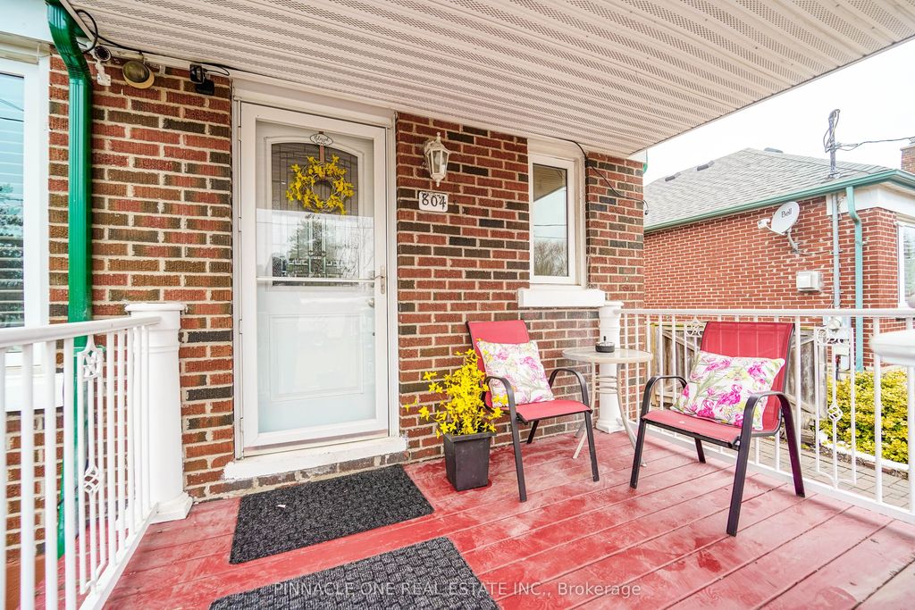 804 Byron St S, Whitby, ON - More