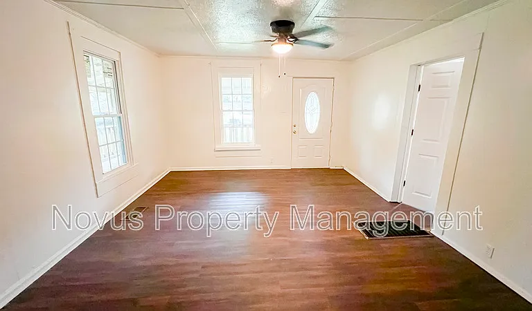 135 W Atlanta St — Photo 17
