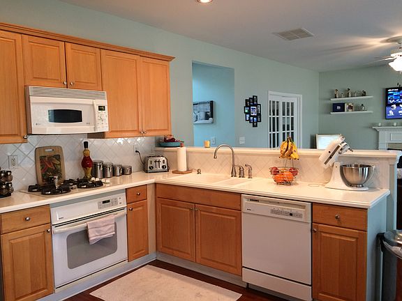 3rd image of 3226 Vickery Dr NE