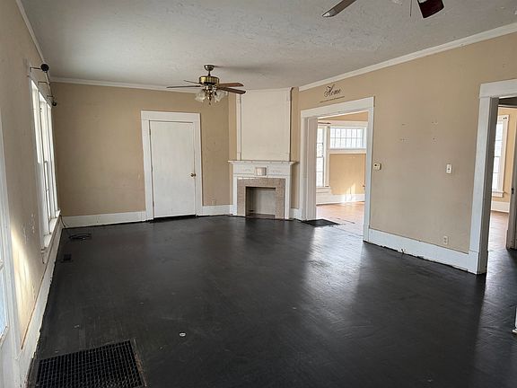 2nd image of 1519 W Maine St