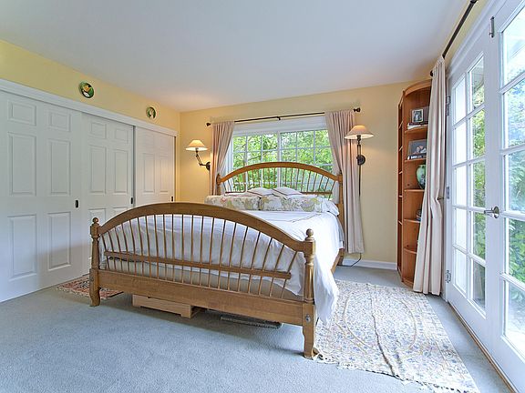 5th image of 2541 Hood Dr