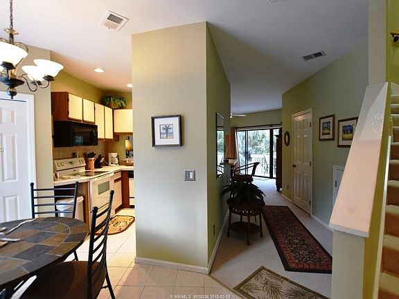 4th image of 19 Lemoyne Ave APT 2
