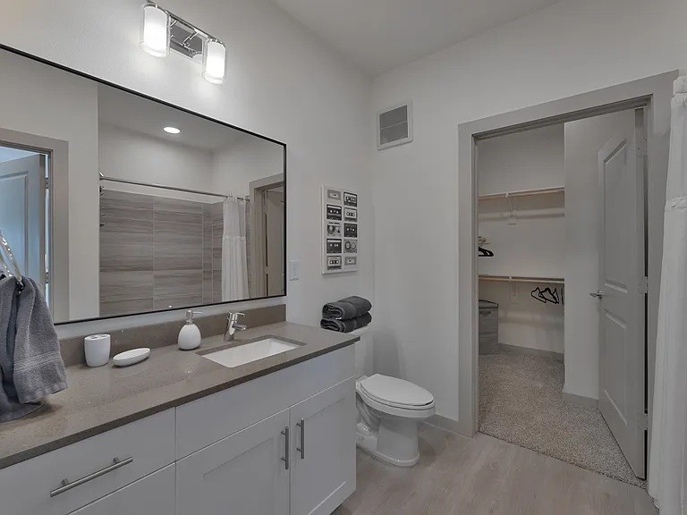 Bluffview Apartments — Photo 11
