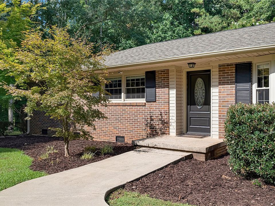 1st image of 900 Cricket Ln