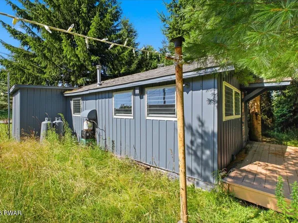 107 Circle Ln, Greentown, PA 18426
