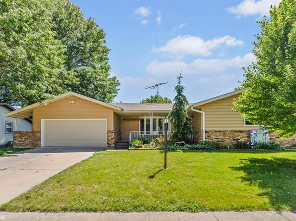 908 Easy St, Burlington, IA 52601
