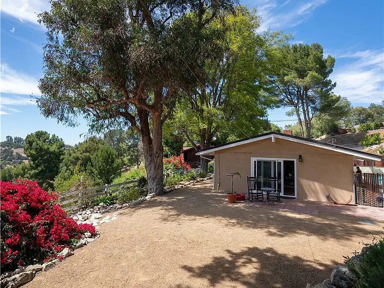12 Martingale Dr — Photo 40