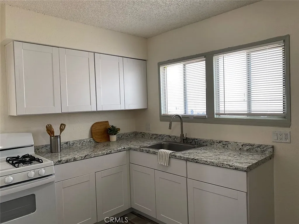 2 bed, 1100 sqft, $1,975 — Photo 2