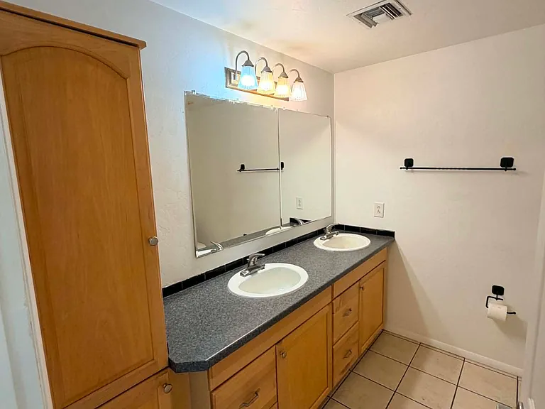 934 N Campbell Ave #3 — Photo 8