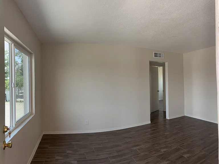 608 Barcelona Dr — Photo 3