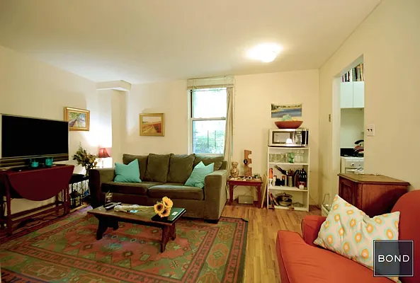 Rented by Bond New York | media 23