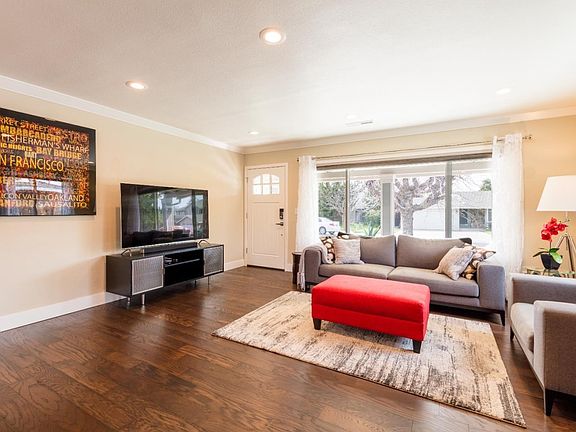 5th image of 1452 Heatherdale Ave