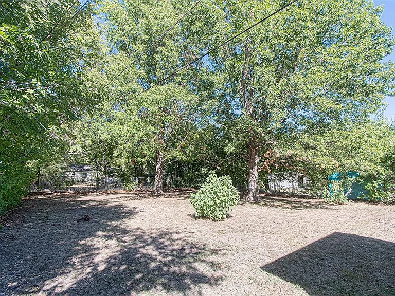 618 Crescent St — Photo 26