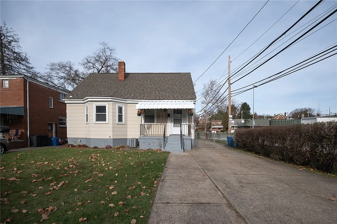 2000 Stonelea St photo 1