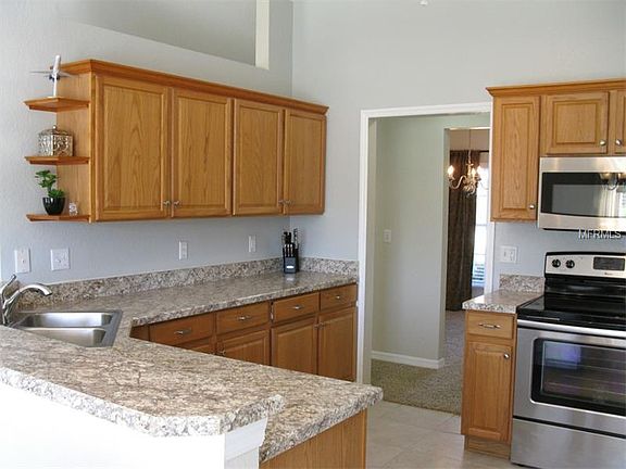 3rd image of 482 Terranova St