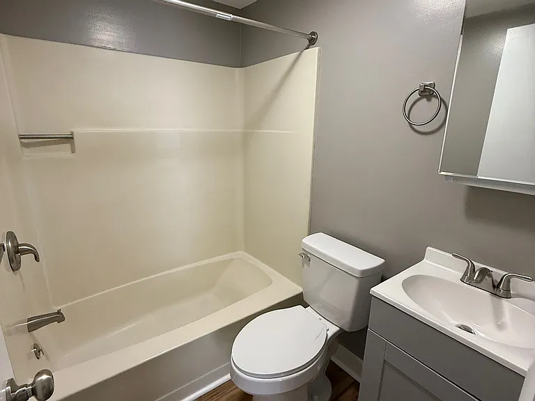 210 Hill St — Photo 15