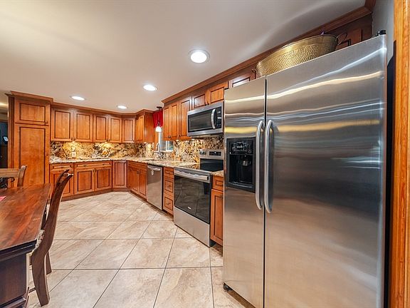 5th image of 113 Skyridge St