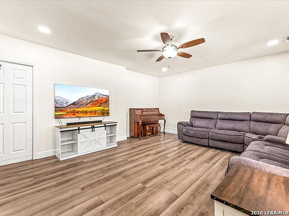 5th image of 10238 APRICOT FIELD DR