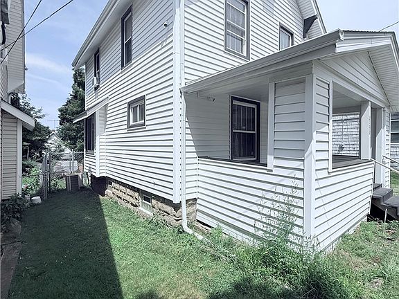 4th image of 2132 10th St SW