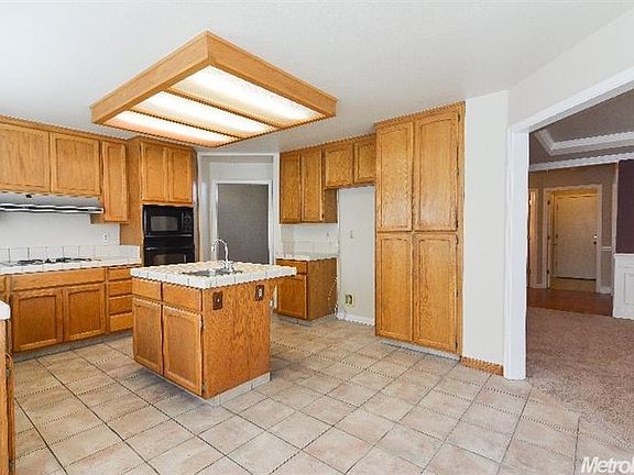 3rd image of 230 Mount Oso Ave