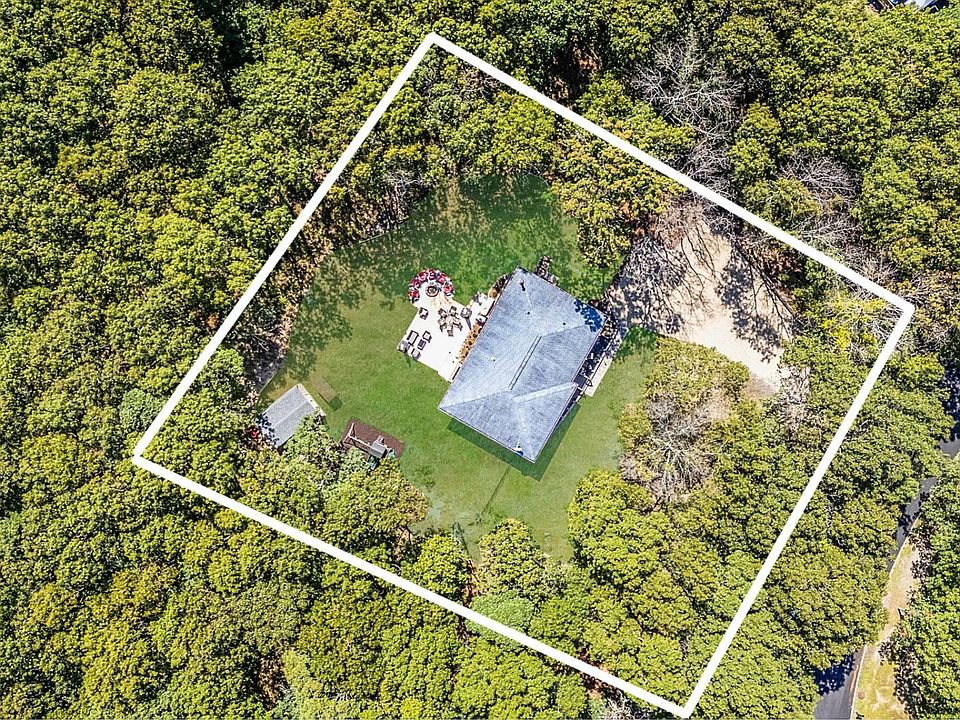 1st image of 3 Emily Court