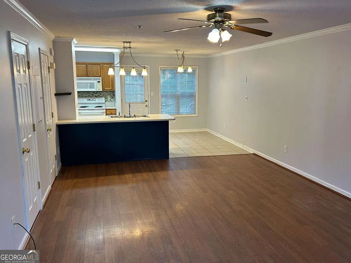 2 bed, 2.5 bath, 1168 sqft, $1,400 — Photo 4