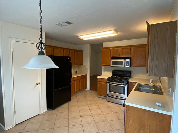 Kitchen and breakfast nook.