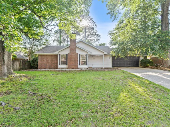 105 Comanche Dr, Hattiesburg, MS 39402