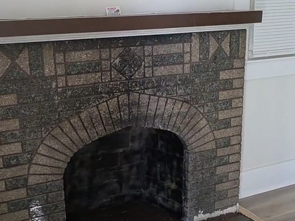 4th image of 672 Alder St
