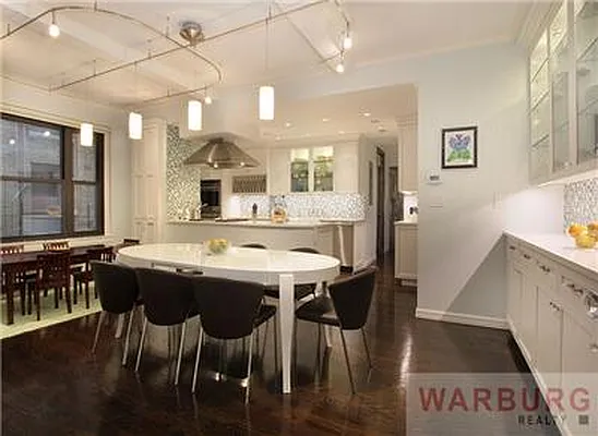 Sold by Warburg | media 8
